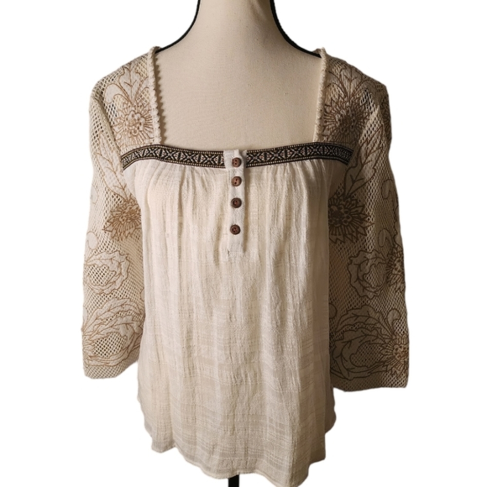 Gimmicks by BKE NWT Size Medium top